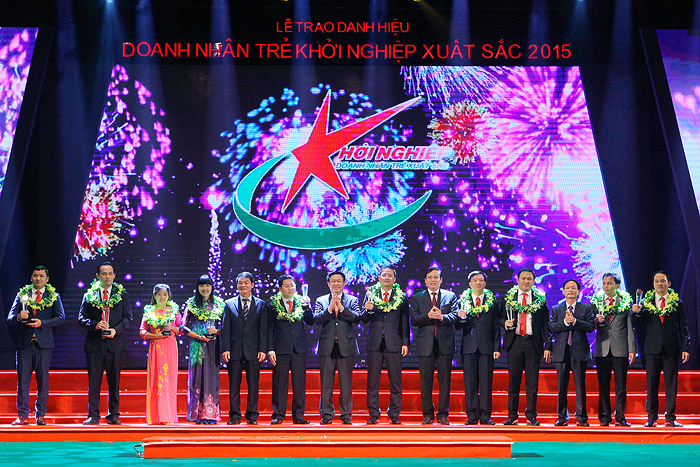 អាជីវករចំនួន១០០នាក់ត្រូវបានប្រល់កិត្តិនាមអាជីករឆ្នើមក្នុងការចាប់ផ្ដើមអាជីព